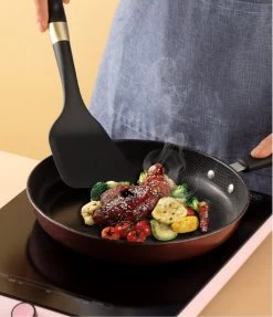 Levabe Zwart Gouden Keukengerei Set Met Houder 7 Delig - Hittebestendig - BPA Vrij - Koken - Nylon - Stainnless Steel - Keuken Gerei -Keukenbarbecue 1033x1200