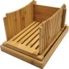 Stelleriana Broodsnijder Of Broodsnijmachine Van Bamboo Hout Als Hulpmiddel Bij Het Snijden Van Vers Zelf Gebakken Brood En Broodbakken. Bevat Een Broodplank/Snijplank Met Kruimelbak/Kruimelvanger. -Keukenbarbecue 1188x1200