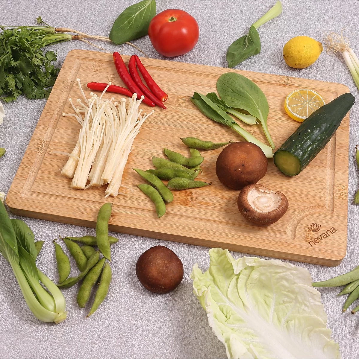 Snijplank Van Bamboe Met Sapgeul - Cutting Board - Hakblok - Groot Formaat - Luxe Design - Hout - 37x25x2cm 6 Snijplank Van Bamboe Met Sapgeul - Cutting Board - Hakblok - Groot Formaat - Luxe Design - Hout - 37x25x2cm - Afbeelding 4