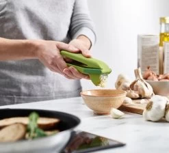 CleanForce Knoflookpers - Joseph Joseph -Keukenbarbecue 1200x1090 2