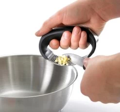 Leifheit ProLine Knoflookpers Knobi King - Rvs -Keukenbarbecue 1200x1123 5