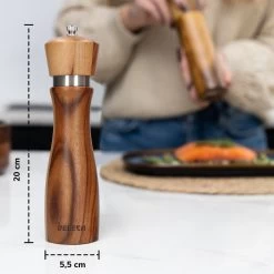 Deleca Peper En Zoutmolen Set - Handmatig Design - Pepermolen - Incl. Geschenkdoos - Premium FSC Acacia Hout - 20 Cm -Keukenbarbecue 1200x1200 1143