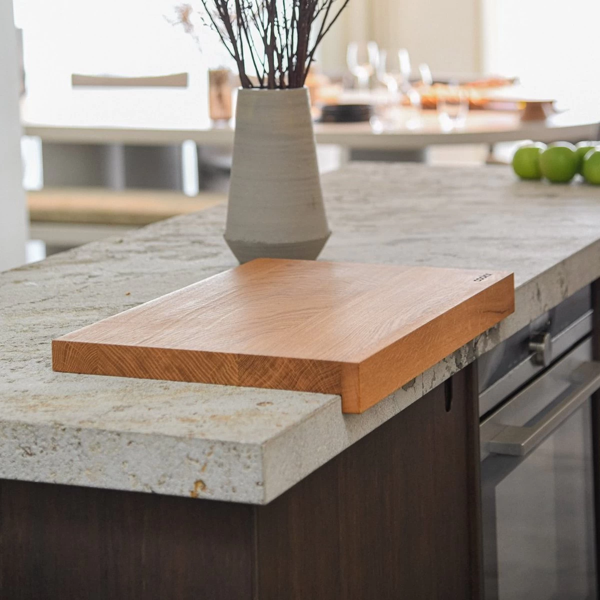 COOKX - Eiken Snijblok Met Antislip Rand - Snijplank Hout - Breed Model 3 COOKX - Eiken Snijblok Met Antislip Rand - Snijplank Hout - Breed Model