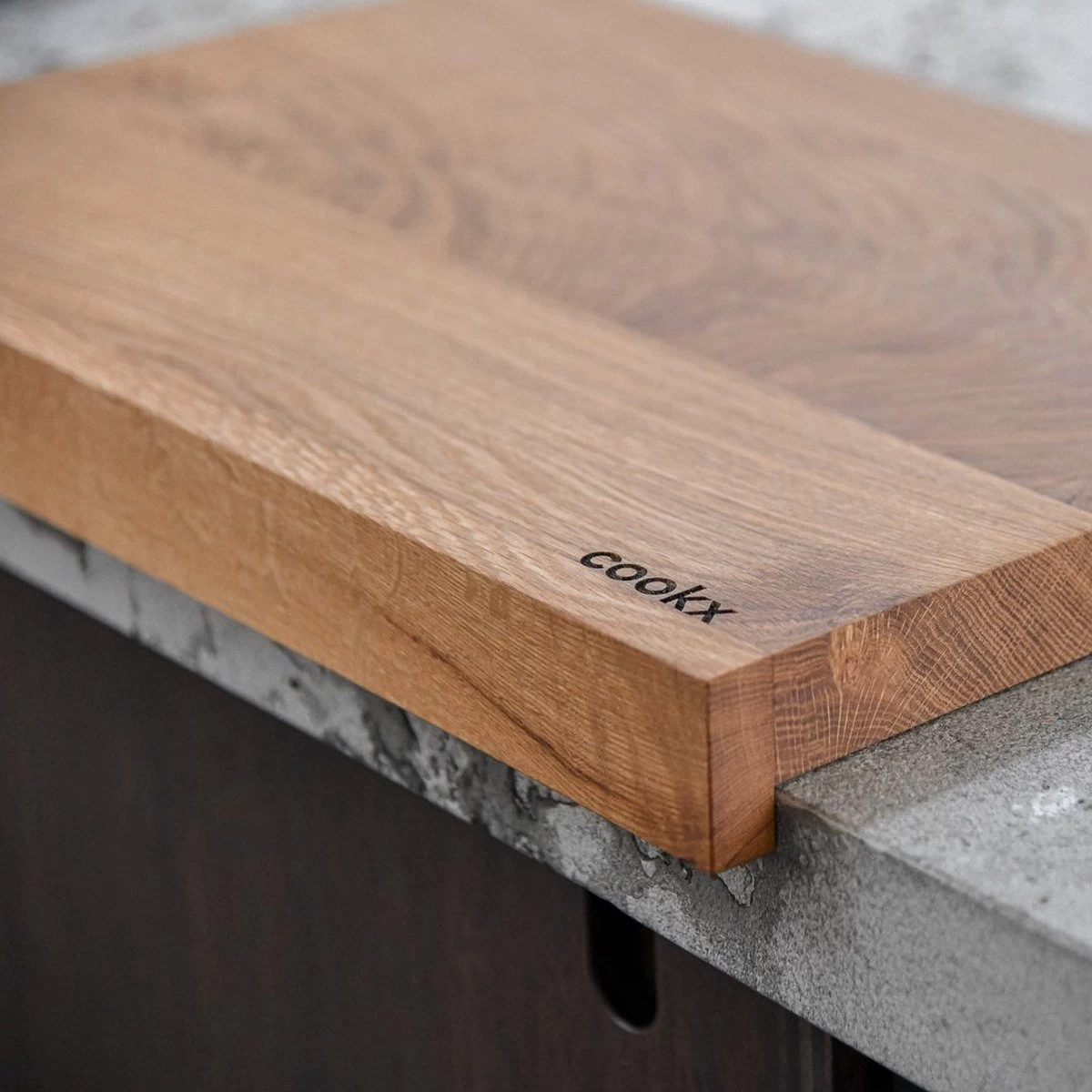 COOKX - Eiken Snijblok Met Antislip Rand - Snijplank Hout - Breed Model 7 COOKX - Eiken Snijblok Met Antislip Rand - Snijplank Hout - Breed Model - Afbeelding 5