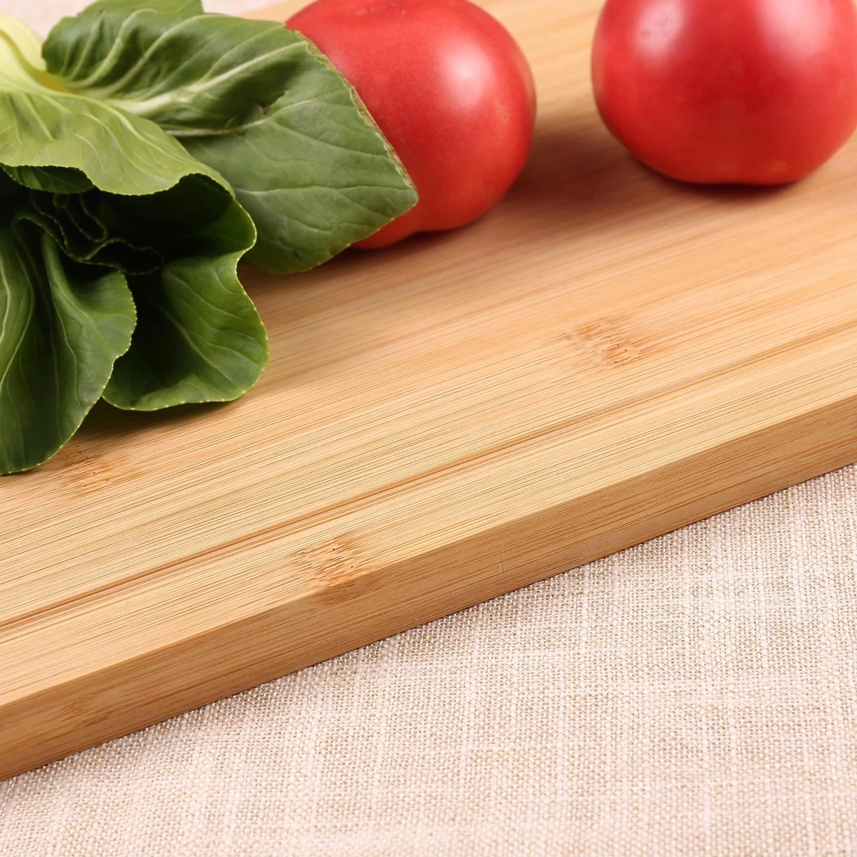 Snijplank Van Bamboe Met Sapgeul - Cutting Board - Hakblok - Groot Formaat - Luxe Design - Hout - 37x25x2cm 4 Snijplank Van Bamboe Met Sapgeul - Cutting Board - Hakblok - Groot Formaat - Luxe Design - Hout - 37x25x2cm - Afbeelding 2