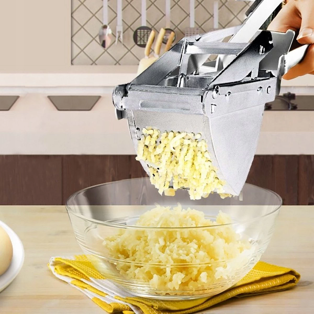 Florina Professionele Pureeknijper En Aardappelpers Voor Het Persen Van Groente En Fruit - RVS - Zilver 5 Florina Professionele Pureeknijper En Aardappelpers Voor Het Persen Van Groente En Fruit - RVS - Zilver - Afbeelding 3