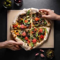 Navaris Pizzasteen XL Voor Oven En Barbecue - Rechthoekige Pizzaplaat 38 X 30 Cm - Inclusief Pizzaschep Met Extra Lang Handvat En Receptenboek -Keukenbarbecue 1200x1200 368