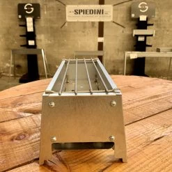 Spiedini Saté-bbq Bali 40 Mini - Kleine, Smalle Houtskoolbarbecue Met Horizontaal Rooster Voor Sate Of Andere Spiesjes - 40 Cm Lang, 11 Cm Breed, 14 Cm Hoog - Ideaal Voor Tuin- Of Open Haard, Of Balkon - Materiaal: Gealuminiseerd Ijzer -Keukenbarbecue 1200x1200 686