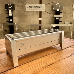 Spiedini Saté-bbq Bali 40 Mini - Kleine, Smalle Houtskoolbarbecue Met Horizontaal Rooster Voor Sate Of Andere Spiesjes - 40 Cm Lang, 11 Cm Breed, 14 Cm Hoog - Ideaal Voor Tuin- Of Open Haard, Of Balkon - Materiaal: Gealuminiseerd Ijzer -Keukenbarbecue 1200x1200 689