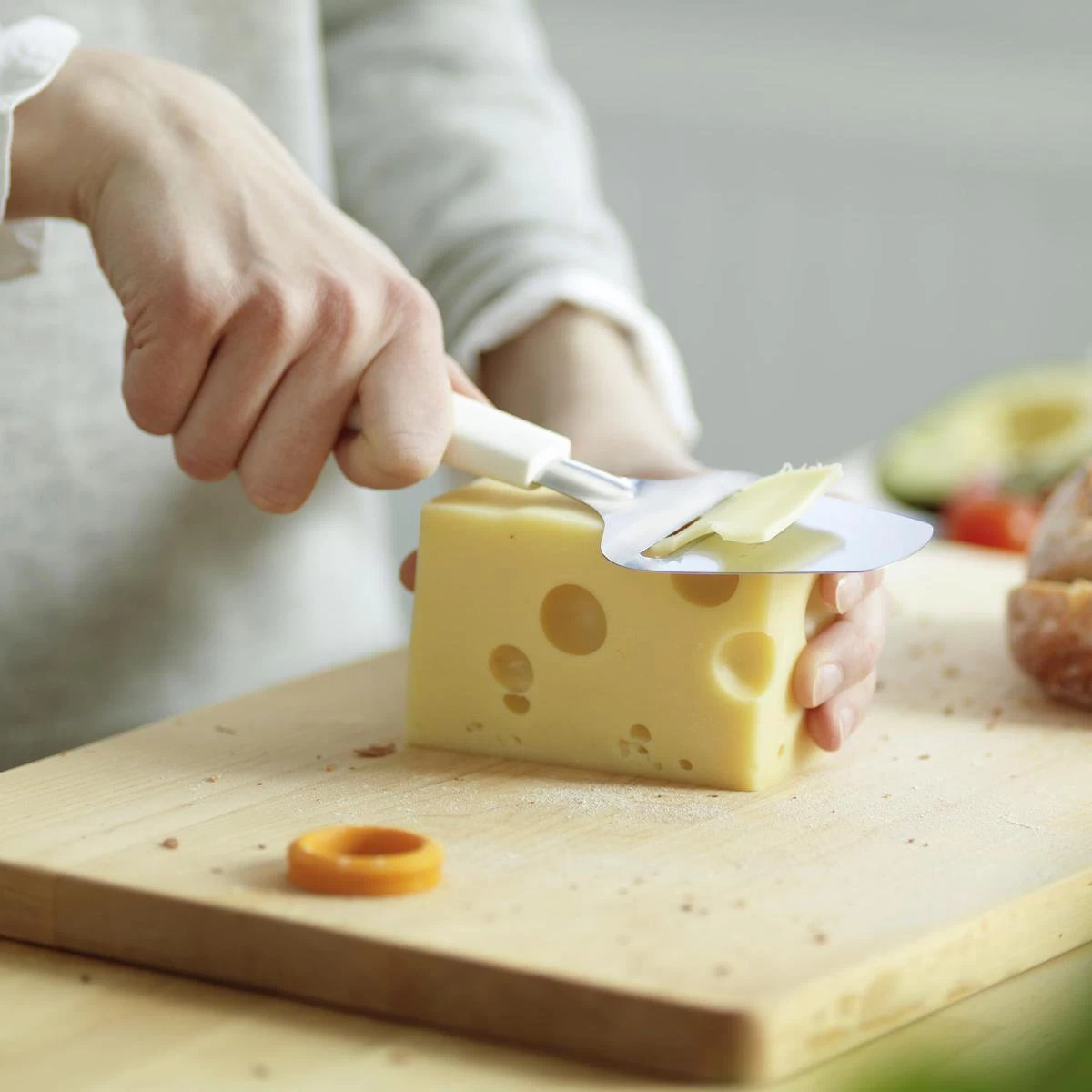 Fiskars Kaasschaaf - Wit - Roestvrijstaal 5 Fiskars Kaasschaaf - Wit - Roestvrijstaal - Afbeelding 3