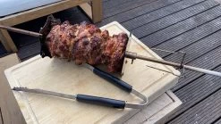 BBQ Rotisserie Kebab Spiezen Set (universele Set Geschikt Voor De Meeste Rotisseries / BBQ Spitten) -Keukenbarbecue 1200x675 2