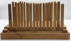 Stelleriana Broodsnijder Of Broodsnijmachine Van Bamboo Hout Als Hulpmiddel Bij Het Snijden Van Vers Zelf Gebakken Brood En Broodbakken. Bevat Een Broodplank/Snijplank Met Kruimelbak/Kruimelvanger. -Keukenbarbecue 1200x692