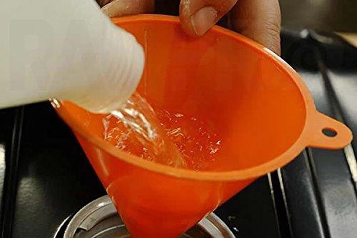 Premium Plastic Trechter Set – 4 Stuks – Ø 115/95/73/50mm | Voor Snelle En Schone Overdracht Van Vloeistoffen, Olie, Water En Droge Stoffen En Poeders | Voor Gebruik In Auto, Voertuigen, Keuken En Tuin 6 Premium Plastic Trechter Set – 4 Stuks – Ø 115/95/73/50mm | Voor Snelle En Schone Overdracht Van Vloeistoffen, Olie, Water En Droge Stoffen En Poeders | Voor Gebruik In Auto, Voertuigen, Keuken En Tuin - Afbeelding 4