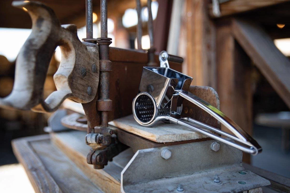 Boska Handrasp Molen Romano - Kaasrasp Molen - Voor Harde Kaas - 200x85x100 Mm 10 Boska Handrasp Molen Romano - Kaasrasp Molen - Voor Harde Kaas - 200x85x100 Mm - Afbeelding 8