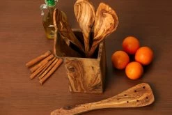 OLIVIEU ~ 5-delig Olijfhouten Duurzame Keukengerei Set Met Keukengerei Houder ~ Houten Kookgerei ~ Minimalistisch & Handgesneden ~ Keukengerei Pot ~ Kookgerei Set Met Kookgerei Houder -Keukenbarbecue 1200x800 96