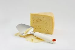 Fiskars Kaasschaaf - Wit - Roestvrijstaal 6 Fiskars Kaasschaaf - Wit - Roestvrijstaal -Keukenbarbecue 1200x802 4