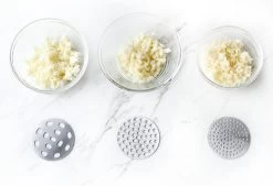 YUGN Aardappelpers Pureeknijper - Pureestamper - RVS - Inclusief 3 Verschillende Structuur Schijven - Cadeau Tip -Keukenbarbecue 1200x820 3