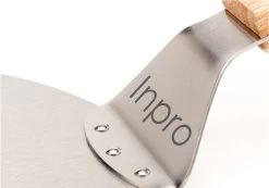 Inpro Pizzaschep RVS - Rond - Voor BBQ En Oven - Pizzaspatel - Taartschep - Houten Handvat - BBQ Gereedschap - Keukengerei - 30 Cm Diameter - Spatel -Keukenbarbecue 1200x842