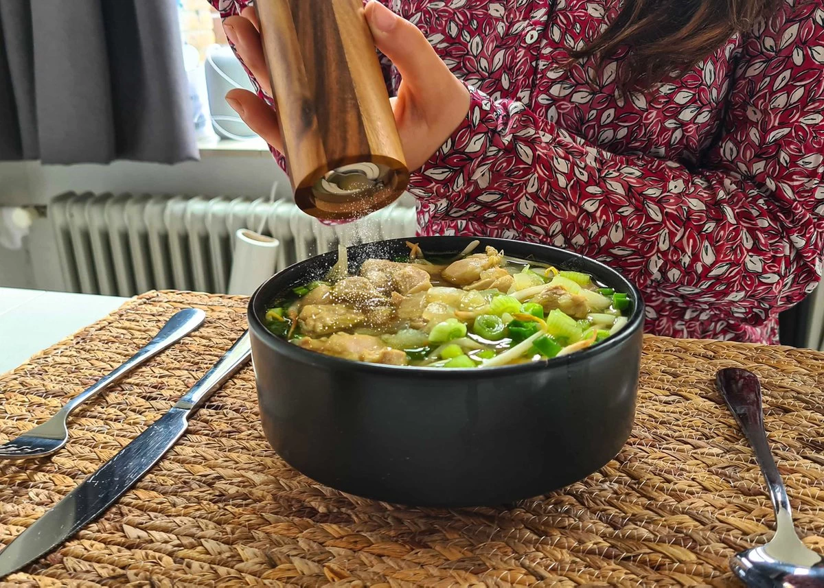 Luxe Peper En Zoutmolen Set - Pepermolen - Acacia Hout - RVS - 21cm Rond 10 Luxe Peper En Zoutmolen Set - Pepermolen - Acacia Hout - RVS - 21cm Rond - Afbeelding 8