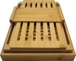 Stelleriana Broodsnijder Of Broodsnijmachine Van Bamboo Hout Als Hulpmiddel Bij Het Snijden Van Vers Zelf Gebakken Brood En Broodbakken. Bevat Een Broodplank/Snijplank Met Kruimelbak/Kruimelvanger. -Keukenbarbecue 1200x960 7