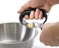 Leifheit ProLine Knoflookpers Knobi King - Rvs -Keukenbarbecue 1200x975 8