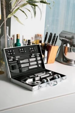 Sens Design BBQ Accesoires - 18 Delig - BBQ Gereedschapset Koffer -Keukenbarbecue 800x1200 18
