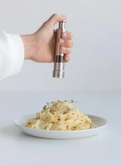 Brabantia Zout En Pepermolen Set - Matt Steel 10 Brabantia Zout En Pepermolen Set - Matt Steel -Keukenbarbecue 879x1200 3