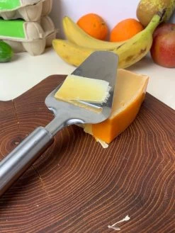 Kaasschaaf - Roestvrij Staal - Glanzend Zilver - Multifunctioneel - Duurzaam En Vaatwasserbestendig - Voor Jonge En Oude Kaas - Keukengerei - 21.5 X 7.3 X 1.9 Cm. -Keukenbarbecue 900x1200 28