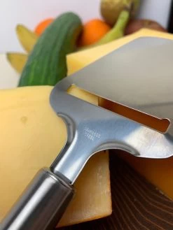 Kaasschaaf - Roestvrij Staal - Glanzend Zilver - Multifunctioneel - Duurzaam En Vaatwasserbestendig - Voor Jonge En Oude Kaas - Keukengerei - 21.5 X 7.3 X 1.9 Cm. -Keukenbarbecue 900x1200 29