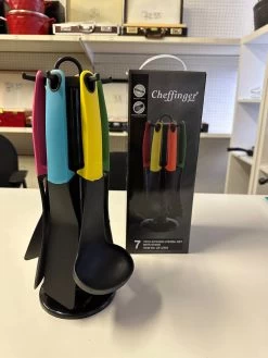 Cheffinger CF-UT01 Kookgerei – Keukengerei – 7-delige Keukengerei Set Met Standaard 21 Cheffinger CF-UT01 Kookgerei – Keukengerei – 7-delige Keukengerei Set Met Standaard -Keukenbarbecue 900x1200 31