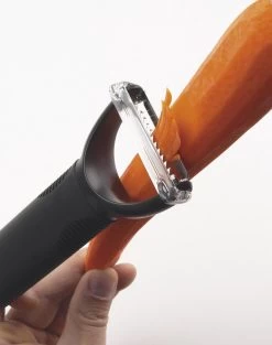 OXO Good Grips Dunschiller - Julienne - Y-model -Keukenbarbecue 946x1200 1